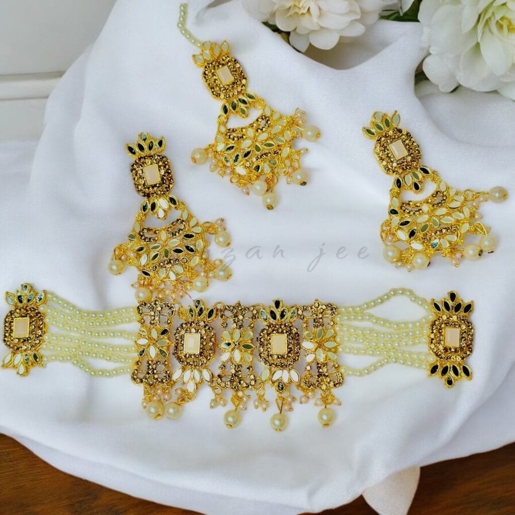 "Elegant complete jewelry set featuring necklace, earrings, bracelet, and ring." "Luxury bridal jewelry set - necklace, earrings, bracelet, and ring."