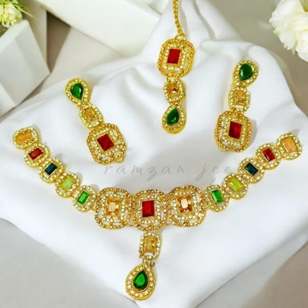 "Elegant necklace with intricate design, perfect for women’s fashion and special occasions"