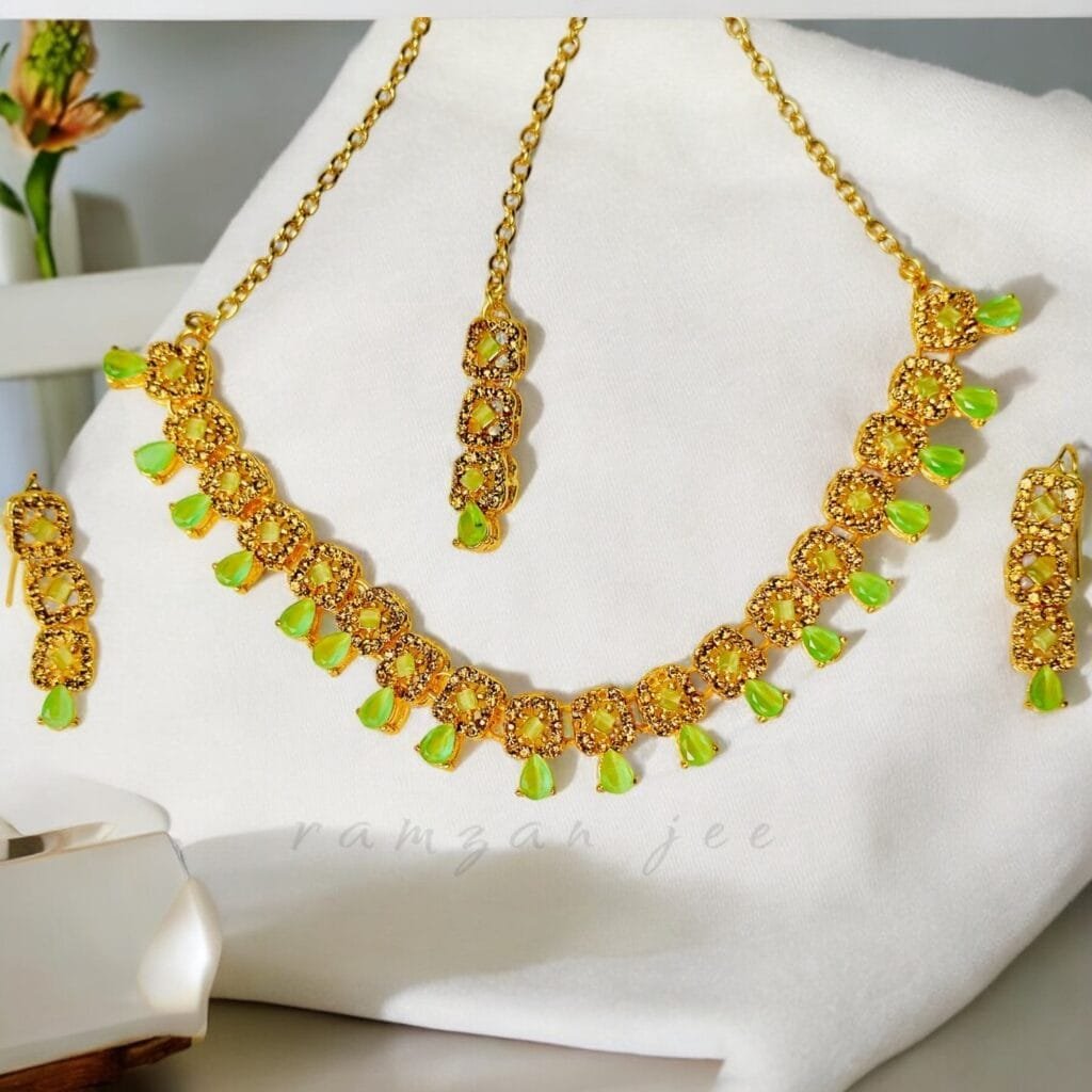"Elegant necklace with intricate design, perfect for women’s fashion and special occasions"