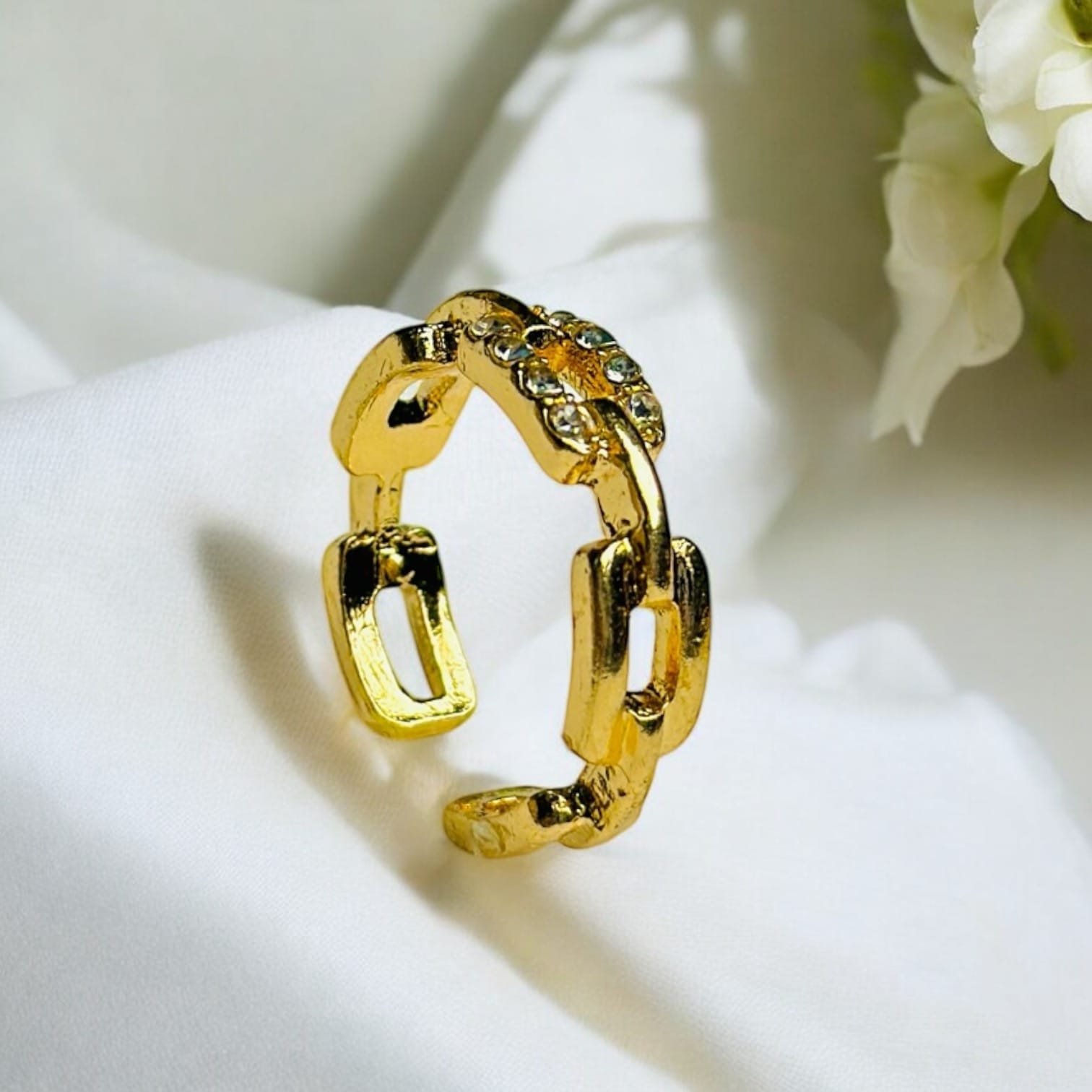 "Elegant diamond engagement ring in a gold band, perfect for weddings."