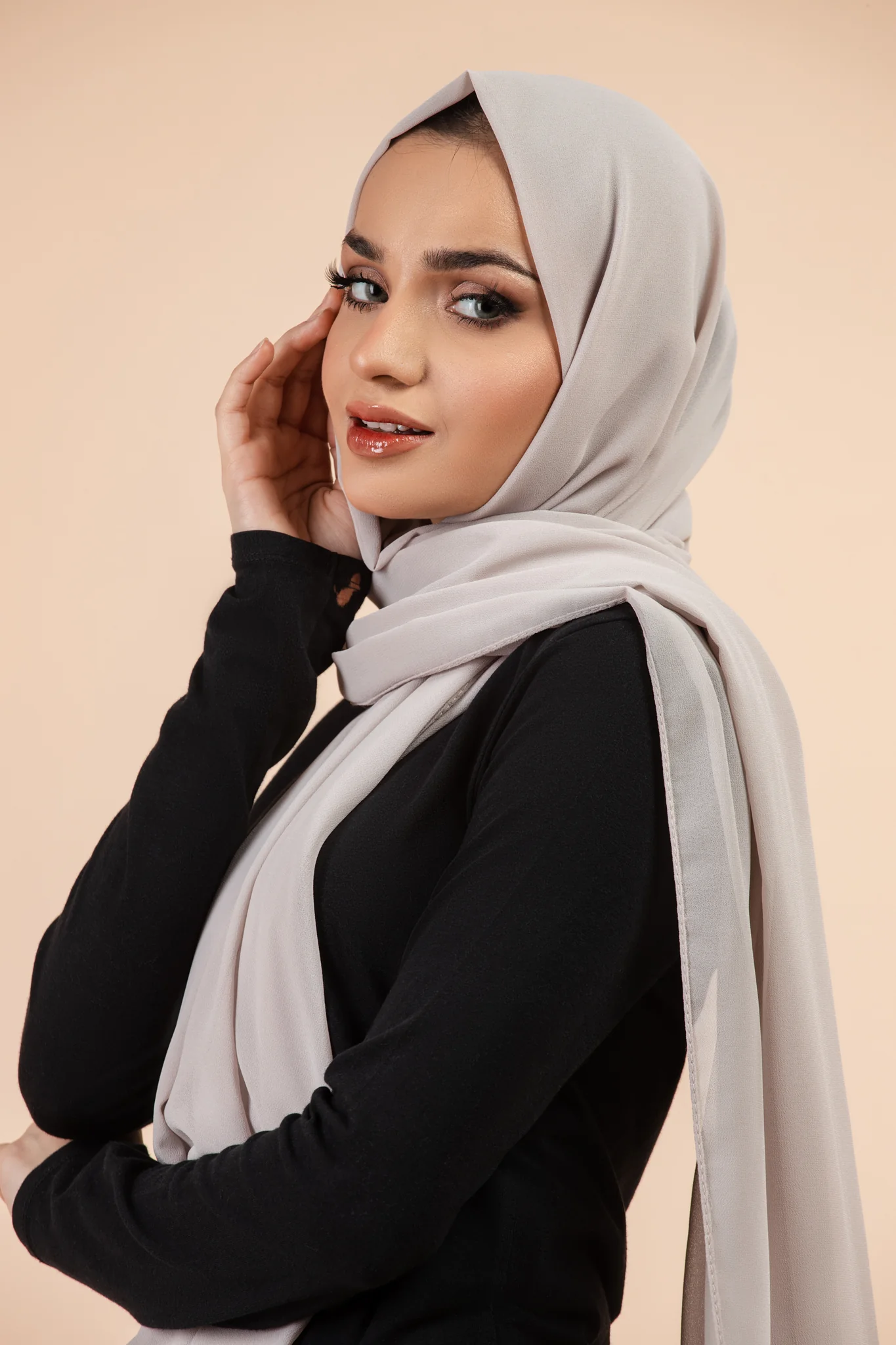 Hijab Women's hijabs Modest fashion Hijab styles Islamic headscarf Headscarves Modest clothing Fashion hijab Hijab for women Trendy hijabs